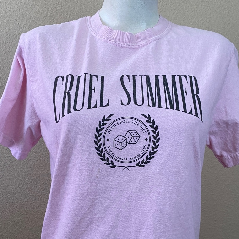 Cruel Summer ‘devils roll the dice’ Taylor pink cotton tee shirt top 💕 S